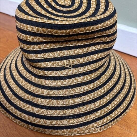 Eric Javits Squishee Womens Bucket Hat Beige Black Stripe UPF 50+ Beach Bohemian - Picture 5 of 13